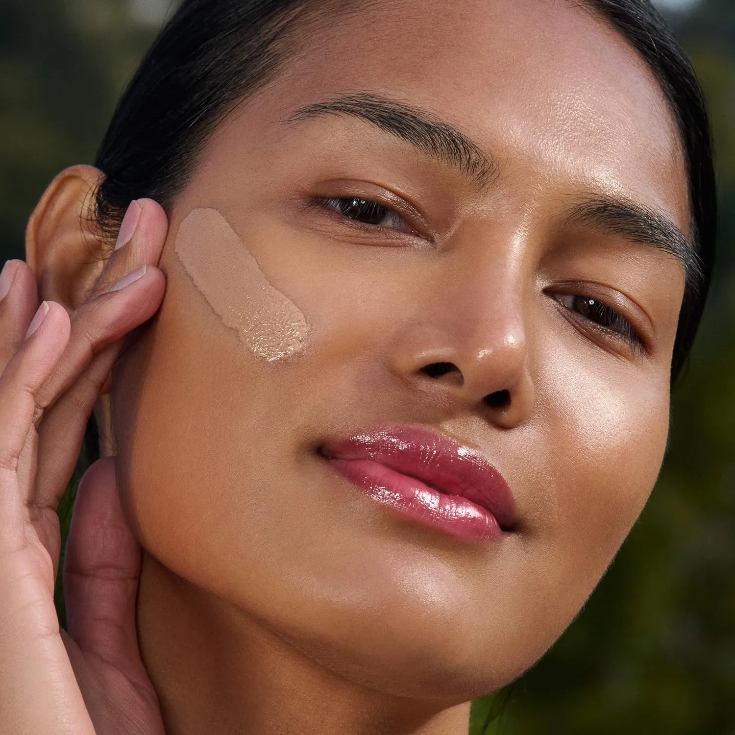 Clarins UV Plus Anti-Pollution, Broad Spectrum SPF 50 Tinted Face Sunscreen | Sheer Finish | Lightweight and Oil-Free | Triple Protection From UVA/UVB Rays, Free Radicals and Pollutants